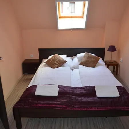 Holdfenyszallas Bed & Breakfast Szeged Exterior photo